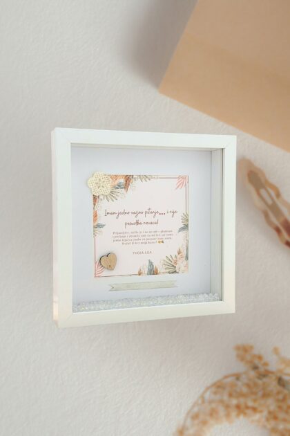Bijeli personalizirani poklon okvir za kumu s posvetom, 25 × 25 cm