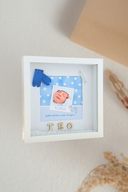Bijeli poklon okvir za rođenje djeteta s imenom, datumom i porukom, 25 × 25 cm