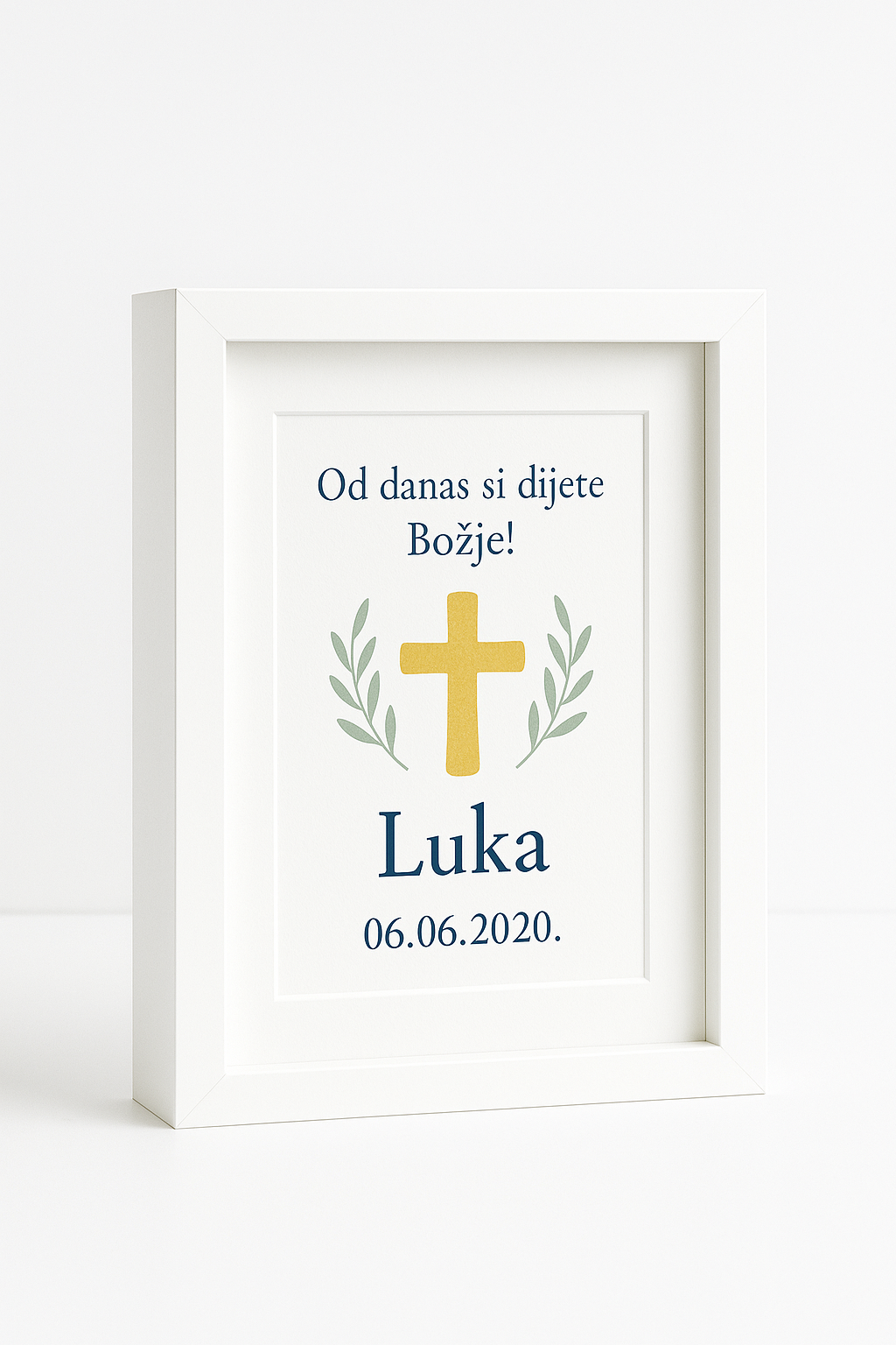 Bijeli personalizirani okvir za krštenje sa zlatnim križem, 21 × 30 cm