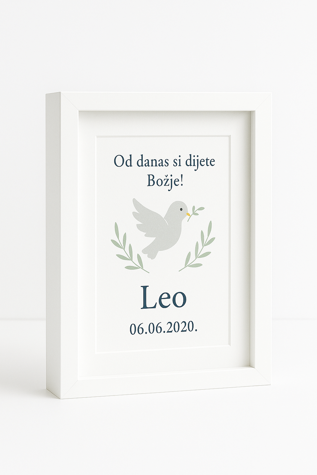 Personalizirani bijeli okvir za krštenje s golubicom i maslinovim grančicama, 21 × 30 cm